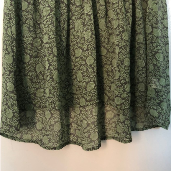 Green and grey sleeveless YA top. - Picture 3 of 6